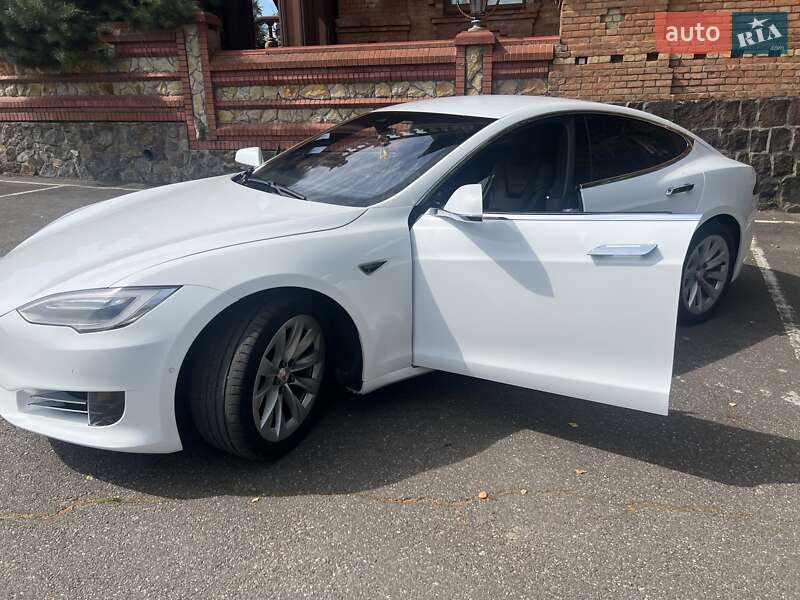 Лифтбек Tesla Model S 2016 в Виннице