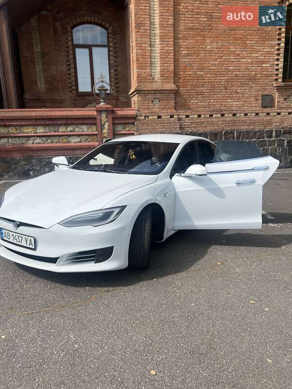 Лифтбек Tesla Model S 2016 в Виннице