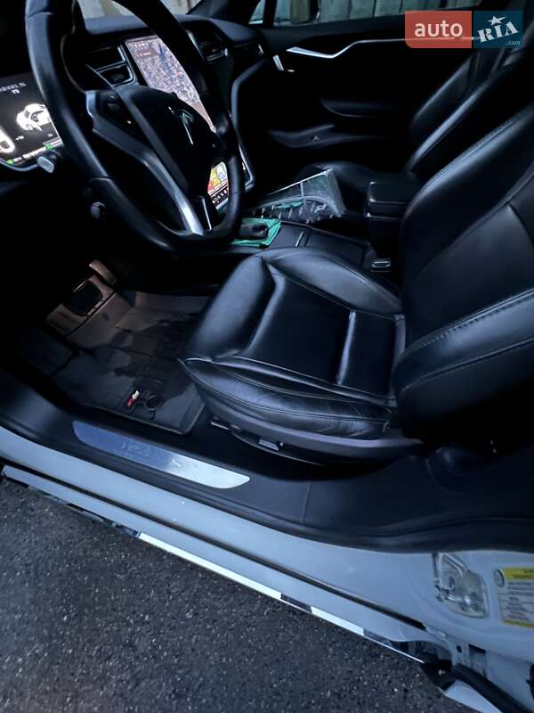 Лифтбек Tesla Model S 2016 в Виннице
