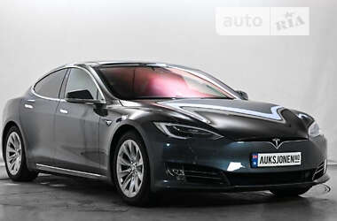 Лифтбек Tesla Model S 2019 в Золочеве