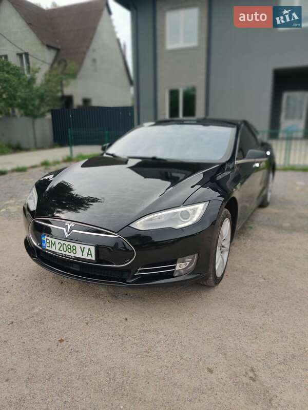 Tesla Model S 2015