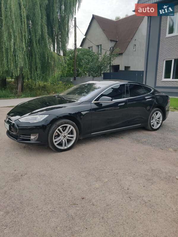 Ліфтбек Tesla Model S 2015 в Києві