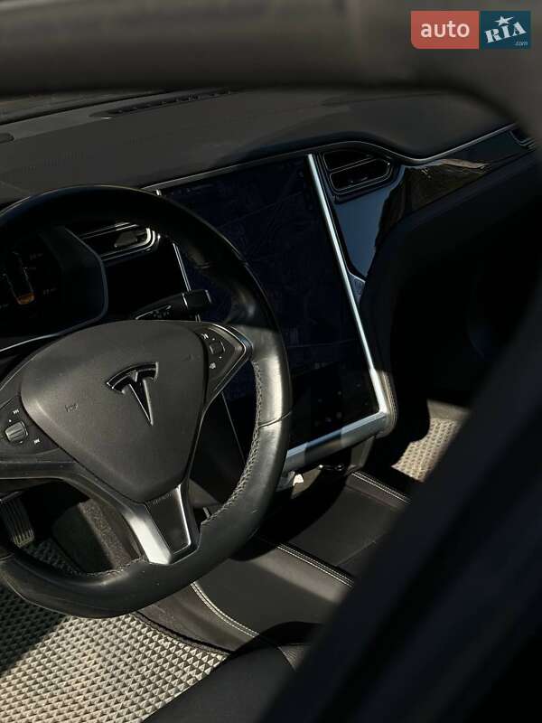 Ліфтбек Tesla Model S 2015 в Києві