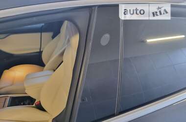 Лифтбек Tesla Model S 2020 в 