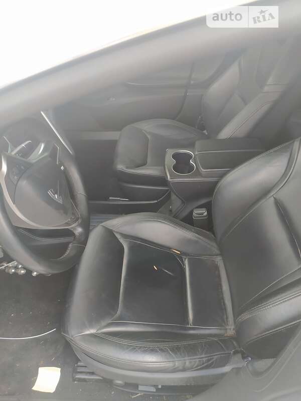 Ліфтбек Tesla Model S 2016 в Житомирі