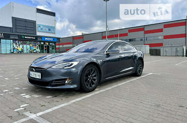 Лифтбек Tesla Model S 2017 в Киеве