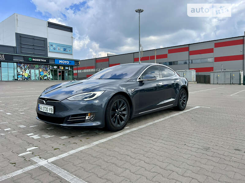 Лифтбек Tesla Model S 2017 в Киеве