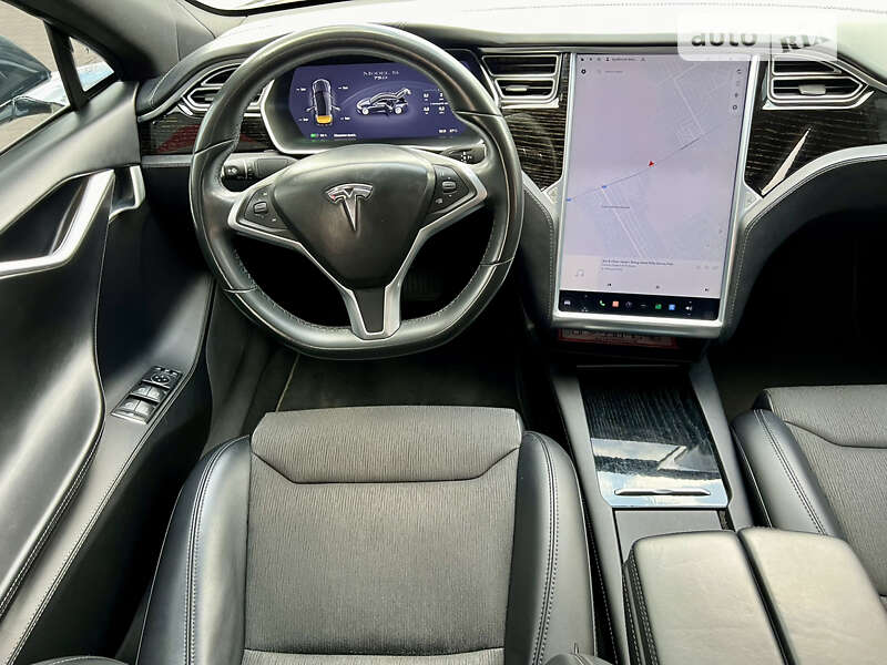 Лифтбек Tesla Model S 2017 в Киеве