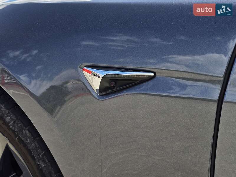 Ліфтбек Tesla Model S 2018 в Тернополі