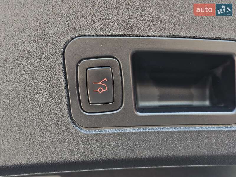 Ліфтбек Tesla Model S 2018 в Тернополі
