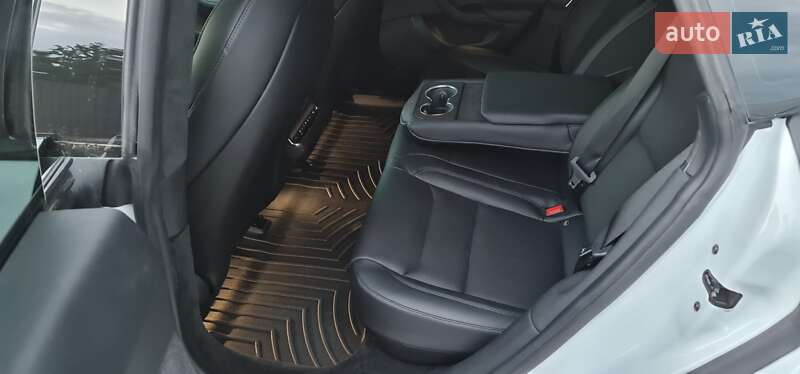 Ліфтбек Tesla Model S 2022 в Вінниці