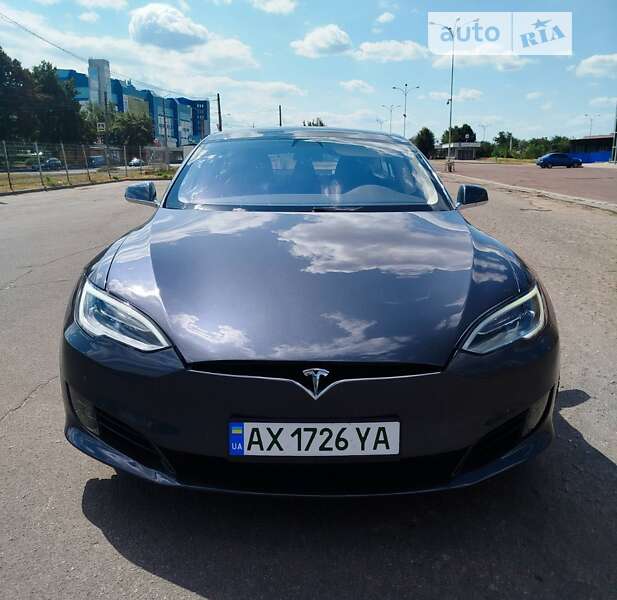 Tesla Model S 2018