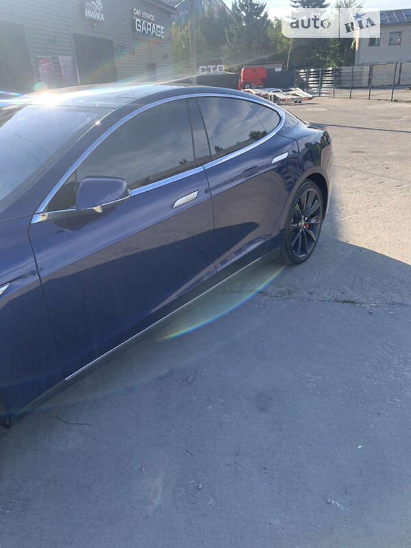 Ліфтбек Tesla Model S 2015 в Івано-Франківську