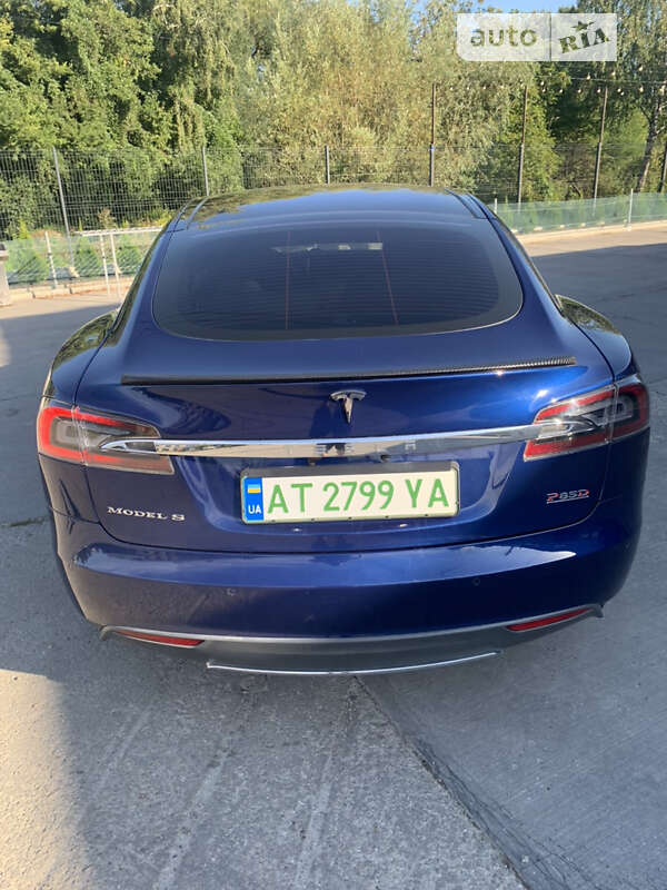 Ліфтбек Tesla Model S 2015 в Івано-Франківську