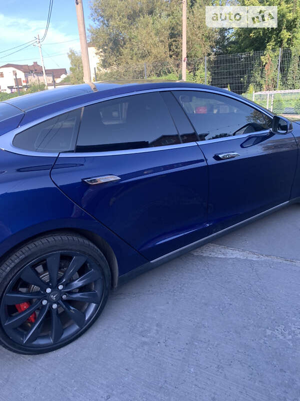 Ліфтбек Tesla Model S 2015 в Івано-Франківську