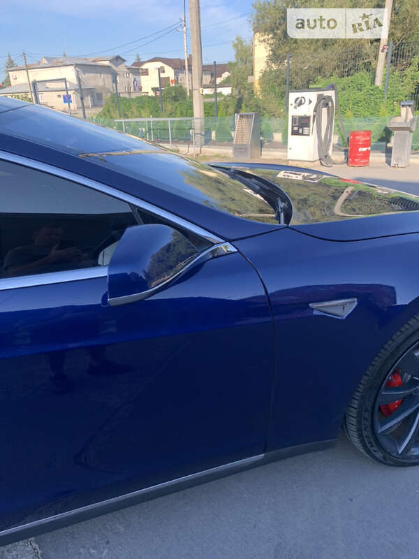 Ліфтбек Tesla Model S 2015 в Івано-Франківську