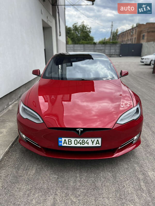 Лифтбек Tesla Model S 2019 в Виннице