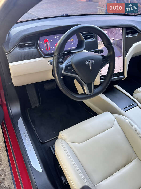 Лифтбек Tesla Model S 2019 в Виннице