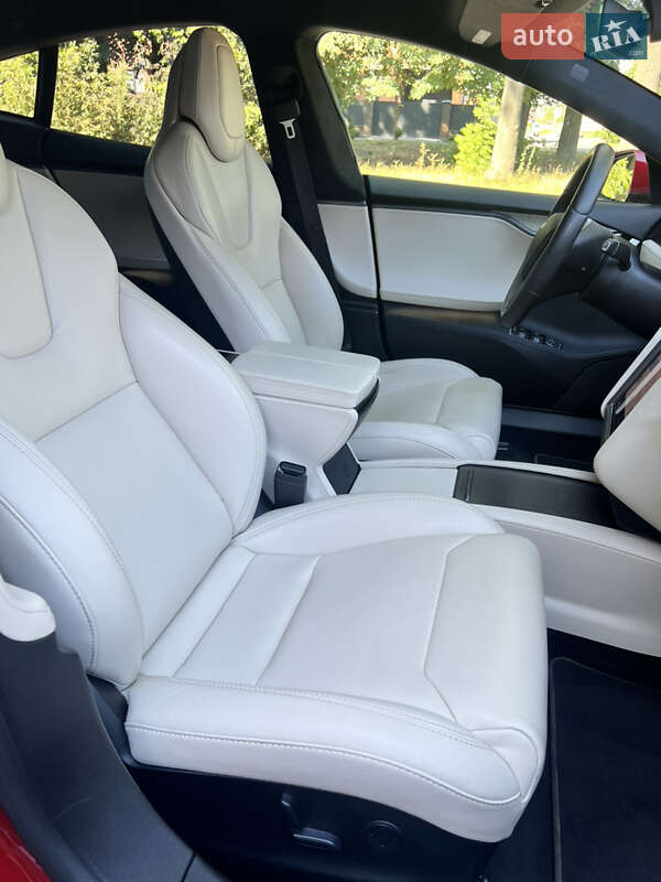 Лифтбек Tesla Model S 2019 в Виннице