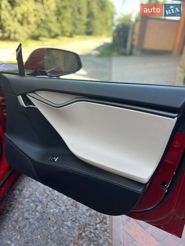 Лифтбек Tesla Model S 2019 в Виннице