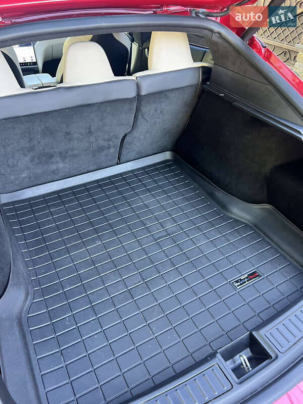 Лифтбек Tesla Model S 2019 в Виннице