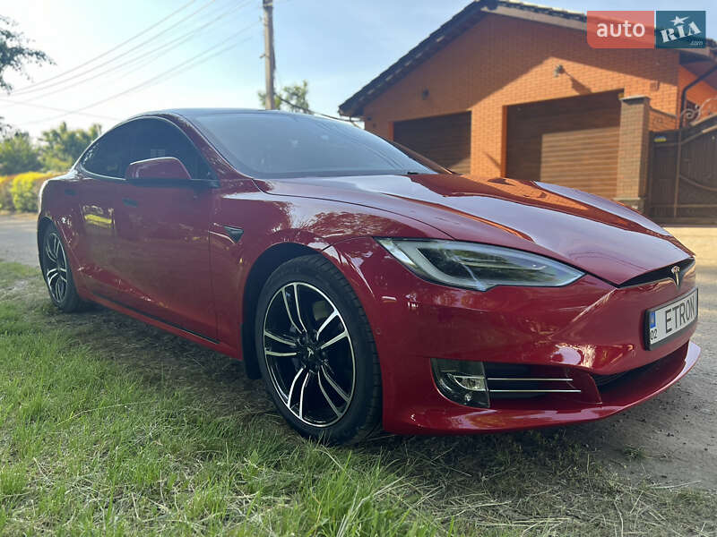 Лифтбек Tesla Model S 2019 в Виннице