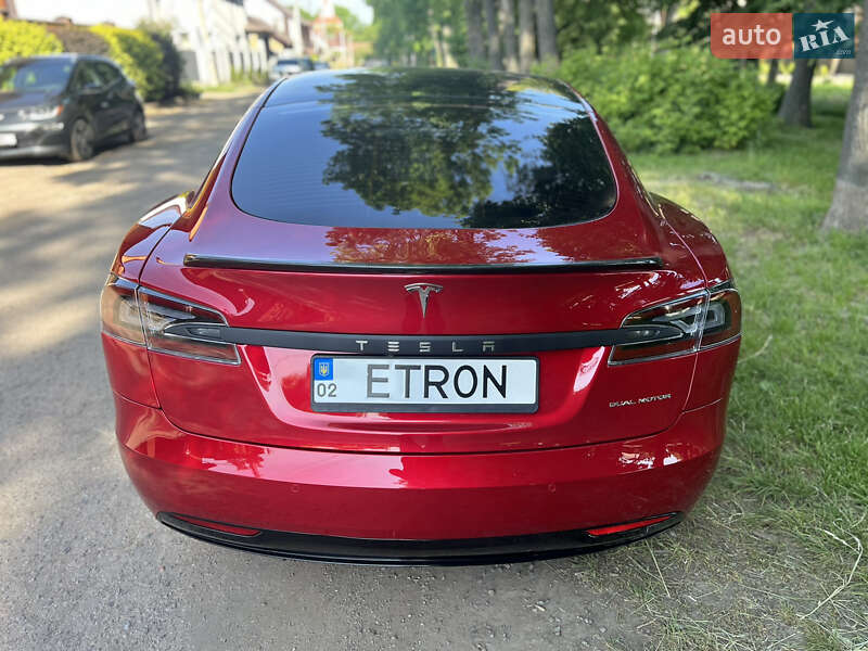 Лифтбек Tesla Model S 2019 в Виннице