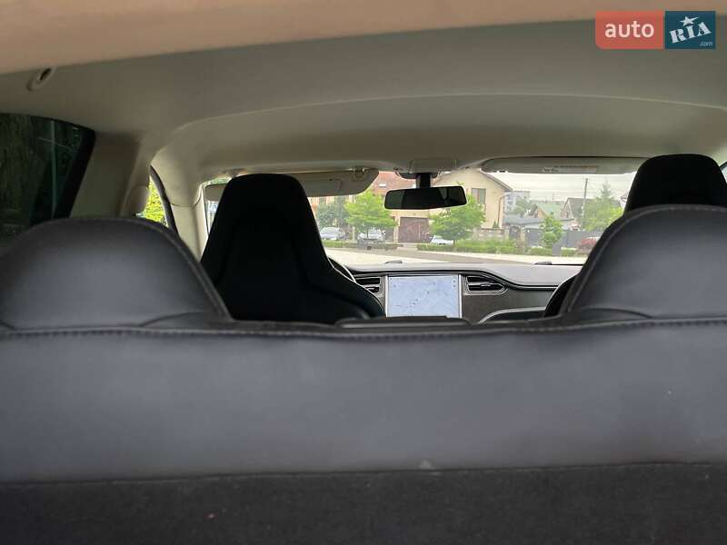 Ліфтбек Tesla Model S 2013 в Львові