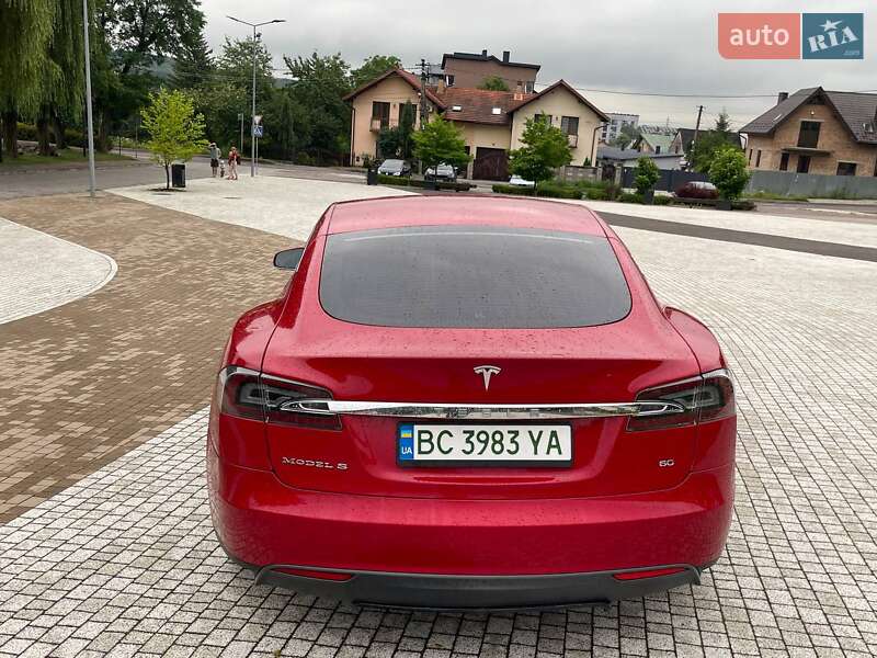 Ліфтбек Tesla Model S 2013 в Львові