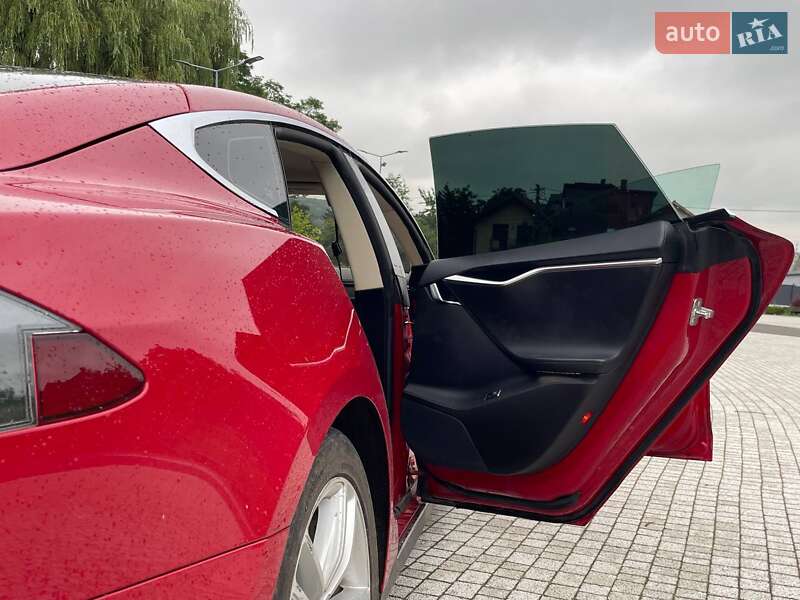 Ліфтбек Tesla Model S 2013 в Львові