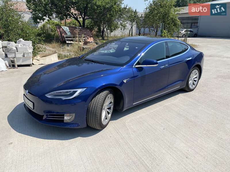 Лифтбек Tesla Model S 2017 в Киеве