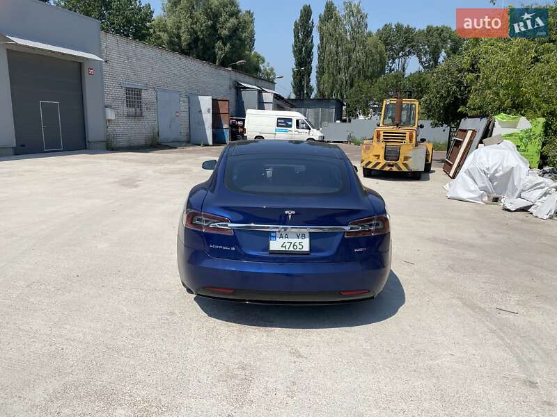 Лифтбек Tesla Model S 2017 в Киеве