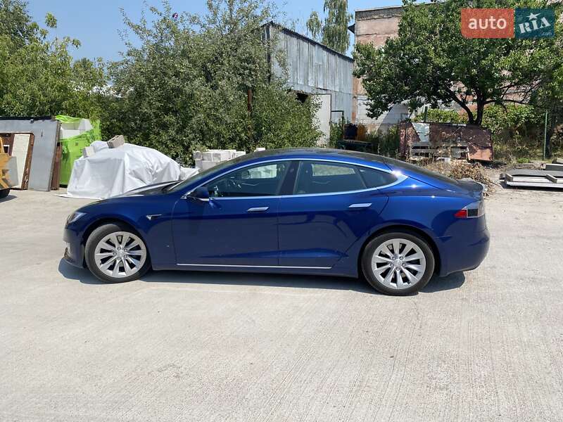 Лифтбек Tesla Model S 2017 в Киеве