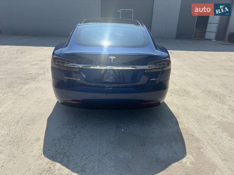 Лифтбек Tesla Model S 2017 в Киеве