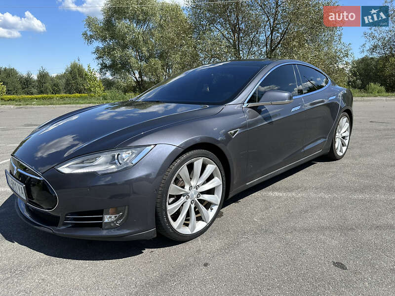 Лифтбек Tesla Model S 2015 в Бородянке