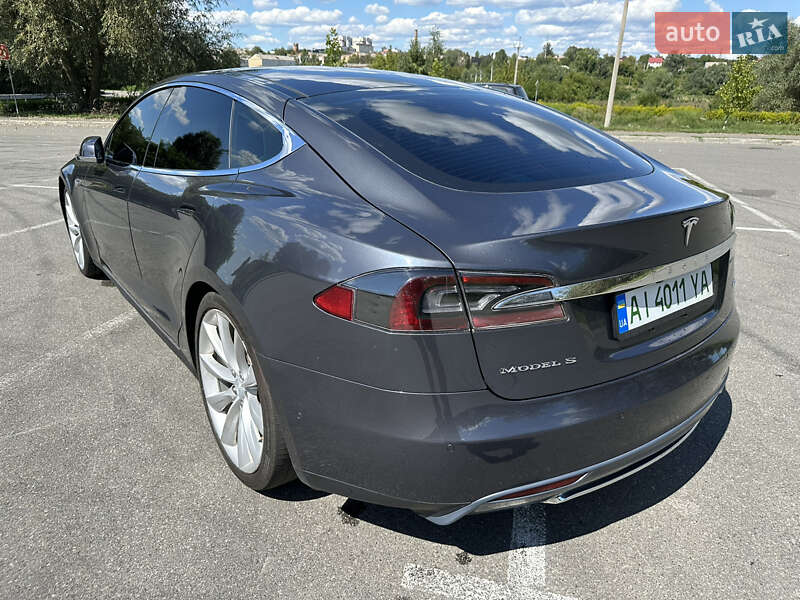 Лифтбек Tesla Model S 2015 в Бородянке