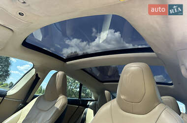 Лифтбек Tesla Model S 2015 в 