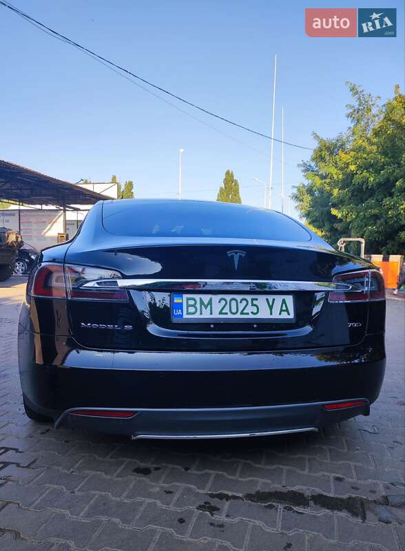 Лифтбек Tesla Model S 2015 в Сумах
