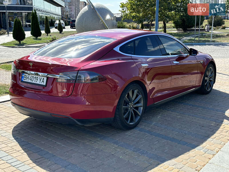 Ліфтбек Tesla Model S 2013 в Одесі
