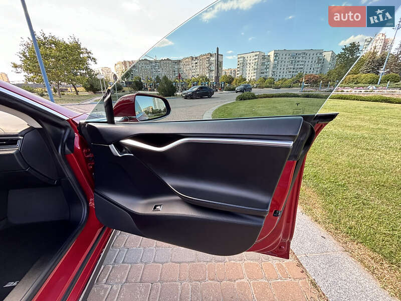 Ліфтбек Tesla Model S 2013 в Одесі