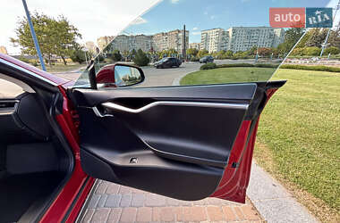 Лифтбек Tesla Model S 2013 в 