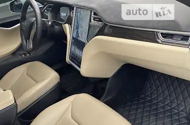Tesla Model S 2015