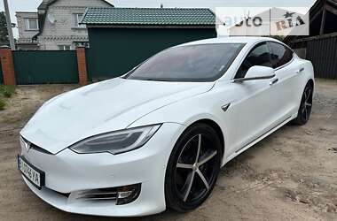 Ліфтбек Tesla Model S 2017 в Києві