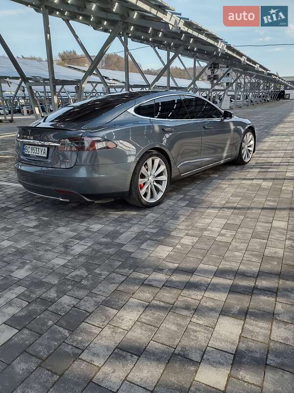 Лифтбек Tesla Model S 2014 в Львове