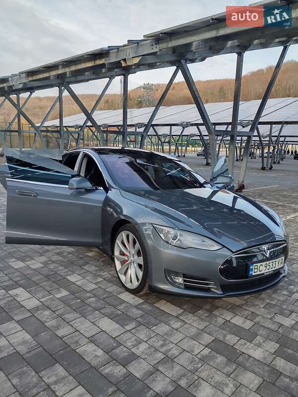 Лифтбек Tesla Model S 2014 в Львове
