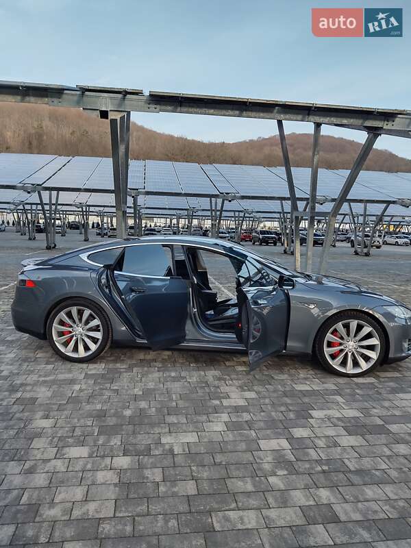Лифтбек Tesla Model S 2014 в Львове