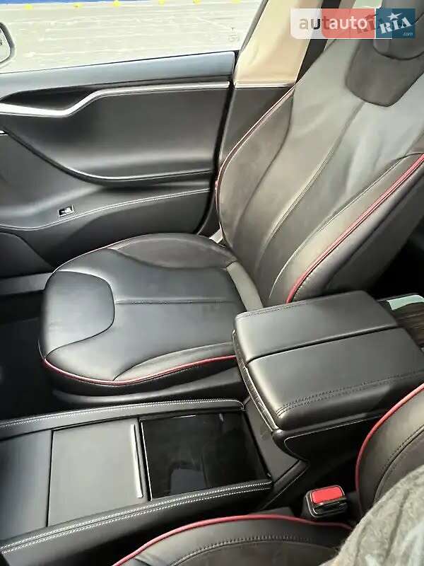 Лифтбек Tesla Model S 2014 в Львове