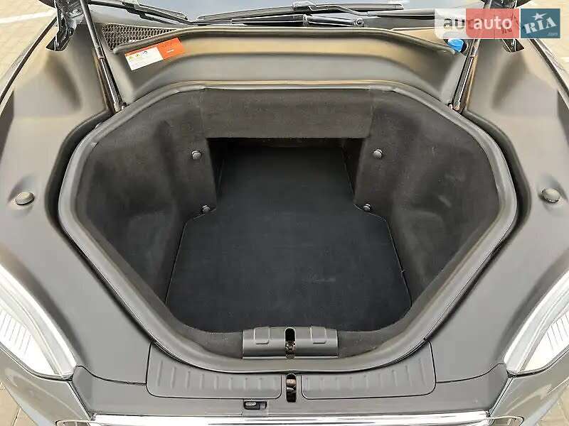 Лифтбек Tesla Model S 2014 в Львове