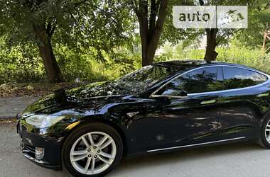 Лифтбек Tesla Model S 2015 в Львове