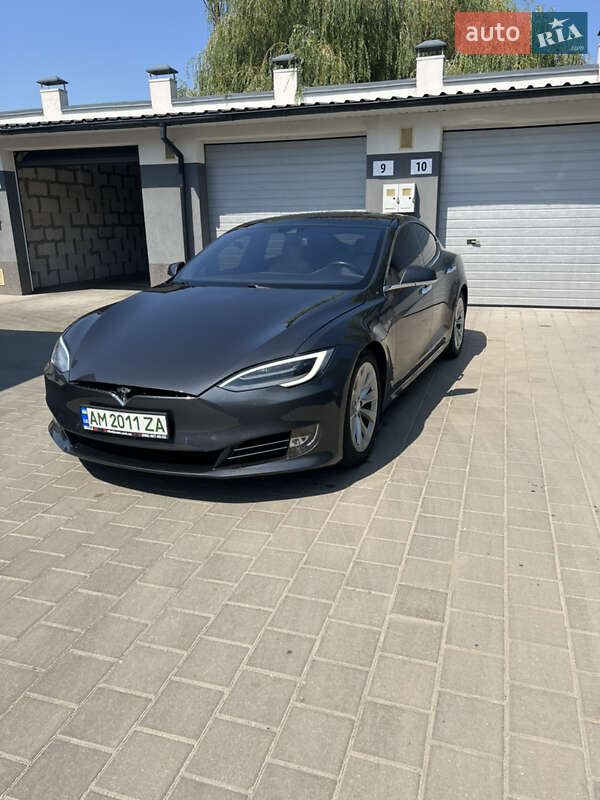 Лифтбек Tesla Model S 2016 в Житомире